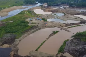 Золотодобытчика оштрафовали за загрязнение реки и свалку отходов в Приамурье