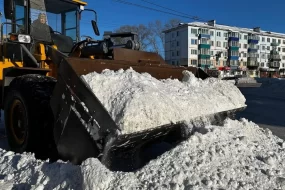 Коммунальщики Благовещенска очистили половину городских дорог от снега и наледи