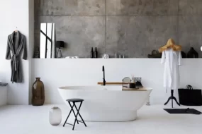 Россиянам разъяснили опасность некоторых отходов, спущенных в унитаз