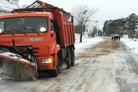 В Амурской области полным ходом идет расчистка дорог от снежных завалов