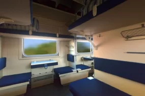 В РЖД сняли часть полок в плацкарте: поездки стартовали по цене от 1100 рублей