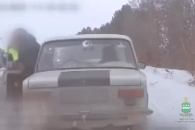 Крупную партию наркотиков нашли у водителя при проверке документов в Приамурье