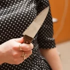 Стало известно, за что амурчанка набросилась с ножом на сожителя