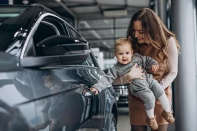 Многодетные семьи Амурской области получили субсидии на покупку автомобилей