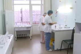 До 50 тыс. рублей в месяц соцвыплат получают медики Приамурья