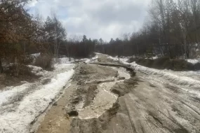 Размытие дороги отрезало от внешнего мира село под Свободным