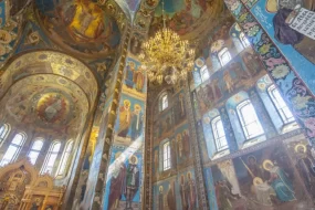 Верующие изучают правила посещения кладбищ в Вербное воскресенье