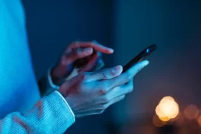 С мая вступят в силу новые правила для тех, кто не удалил WhatsApp