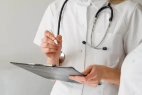 Депздрав Москвы отреагировал на конфликт врача и опоздавшей пациентки