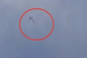 Дозаправщик ВВС США заправил истребитель над Ираком