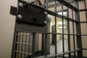 Бывшего начальника колонии будут судить за взятки в Приамурье