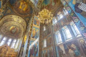 Иерей: в пасхальную неделю ведут молитвенный образ жизни, а не ходят на могилы