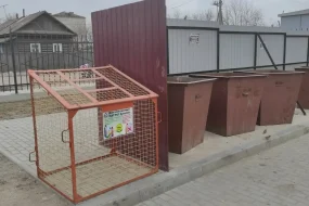 В селе Бурятии камеры сняли выгрузку земли в контейнеры прямо с борта авто