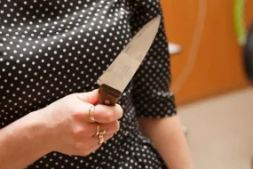 Амурчанка угнала автомобиль, а после зарезала своего мужа