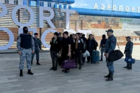 Приставы Приамурья выдворили 12 нелегалов за пределы России