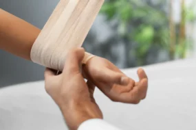 Коммунальщики Благовещенска выплатят компенсацию подростку за сломанную руку