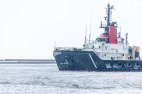 Пекин грозит ответом: три корабля идут к Ормузу после захвата иранского судна