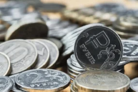 Российская экономика прошла путь до сырьевой ловушки и двойного удара