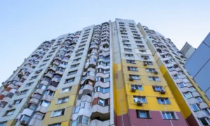 Россияне обсуждают кадры из пострадавшей от удара дрона квартиры в Москве
