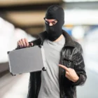 Мошенника, похитившего у пенсионеров 5 млн рублей, будут судить в Благовещенске