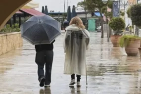 Россияне обсуждают Пугачеву с тростью, которую снял на фото турист на Кипре