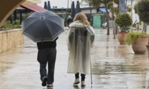 Россияне обсуждают Пугачеву с тростью, которую снял на фото турист на Кипре