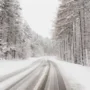 Сильнейший снегопад обрушился на северный город перед Днем Победы