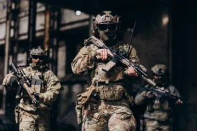 Под Харьковом орудует особо жестокий отряд: горы тел обсуждают военкоры
