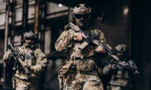 Под Харьковом орудует особо жестокий отряд: горы тел обсуждают военкоры