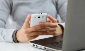 XDA: владельцам Samsung грозит превращение смартфона в «мусорку»