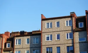 В Ярославле обсуждают жалобы на выбитые окна после атаки БПЛА