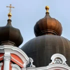 В РПЦ пояснили, кого запрещено указывать в записках в храме