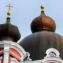 В РПЦ пояснили, кто идет первым в списке запрещенных для подачи записок в храме