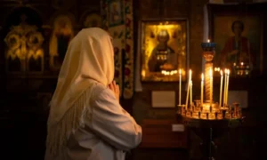 Тысячи верующих идут поклониться чудотворному Поясу Пресвятой Богородицы