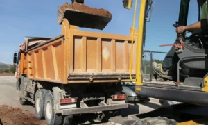 В Приамурье водителя самосвала затянуло на карданный вал