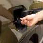 По ночам в Благовещенске неизвестные сливают с автомобилей бензин