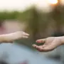 Жители Симферополя идут на помощь друг другу в условиях отключения ресурсов