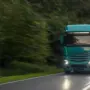 На трассе «Амур» грузовик врезался в стоящий автомобиль, 1 человек погиб