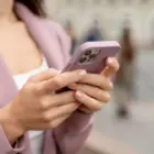 BGR: Популярный способ очистки экрана смартфона грозит разорением