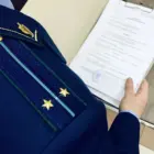 После случая с мальчиком, застрявшим в грязи по пояс, дорогу привели в порядок