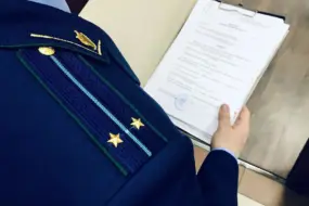 После случая с мальчиком, застрявшим в грязи по пояс, дорогу привели в порядок