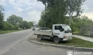Водителей Благовещенска оштрафовали более чем 1 млн за парковку на газонах