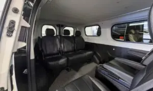 Глава АвтоВАЗа сменил служебный автомобиль на новый минивэн, что сняли на видео