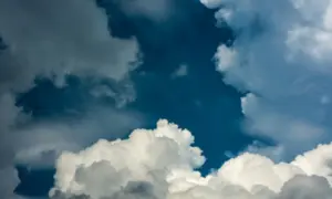В районе Ялты произошла серия мощных взрывов с последующим возгоранием