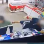 Покупатель ограбил кассу магазина, когда продавец отлучилась на минуту