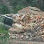 В Белогорске, обрушившаяся стена бывшего мясокомбината, раздавила автомобиль