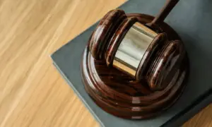 В Приамурье военнослужащему, потерявшему ногу на СВО, отказали в выплате