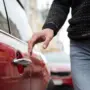 Нашел ключи во дворе, покатался и угодил в люк: нелепый угон в Приамурье