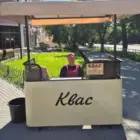 В Благовещенске появились 18 стильных лотков с квасом и хот-догами