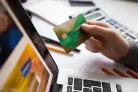 Благовещенский студент помог московским аферистам отмыть 2,3 миллиона